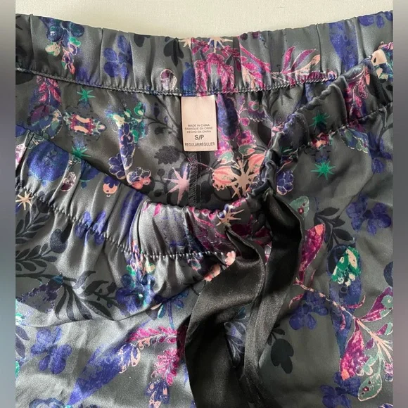 Satin Silky Black Floral Pajama Set by Victoria’s Secret Size Small NWOT - Picture 7 of 9